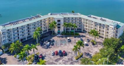 Amazing Waterfront Condo - 2 bedroom 2 bath - Large Balcony Comfortable Condo