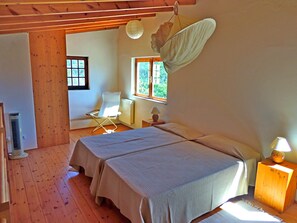 1 chambre, fer et planche à repasser, accès au Wi-Fi (inclus)