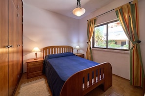 2 chambres, fer et planche à repasser, accès au Wi-Fi (inclus)