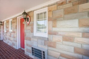 Exterior detail - THE HILLSIDE HOTEL (Knoxville)