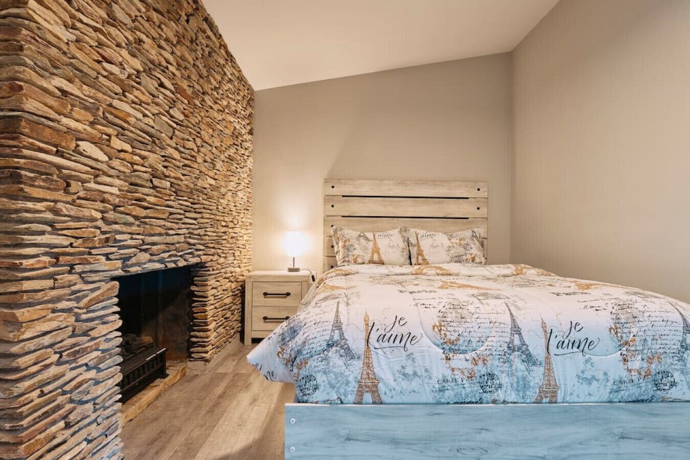 Mountain Shadows Retreat - Upstairs Unit