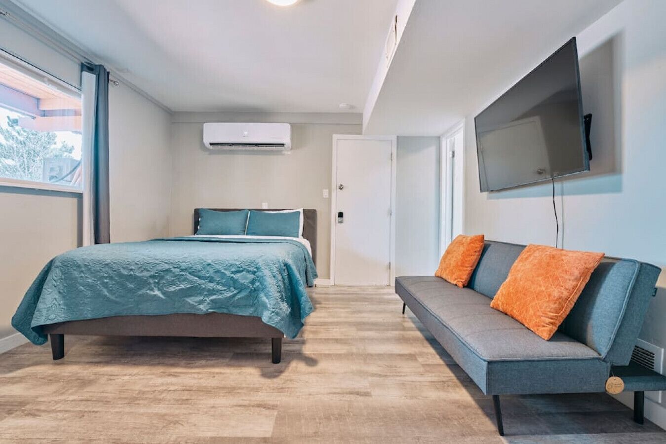 Private Guest Suite w/ Kitchenette + Desk