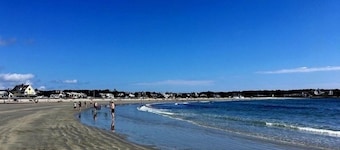 Welcome to Kennebunk! Pristine location, walk to town, kid and dog friendly!