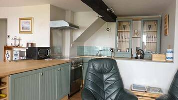 Fridge, dishwasher, cookware/dishes/utensils