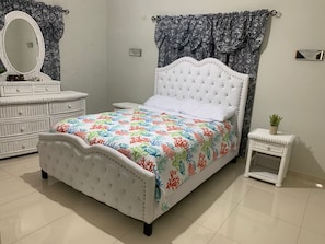 3 bedrooms, iron/ironing board, travel crib, free WiFi - Dominican Charm Retreat! (Bani)
