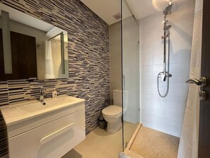 Suihku, hiustenkuivaaja