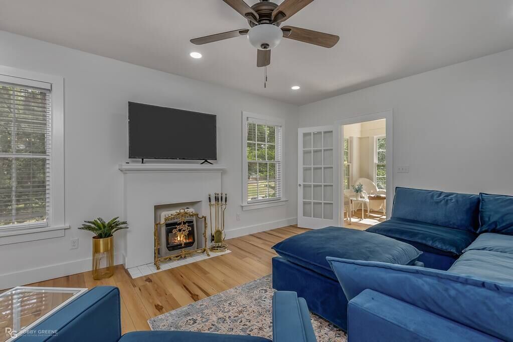 Fabulously Furnished Forest -  Home Away From Home