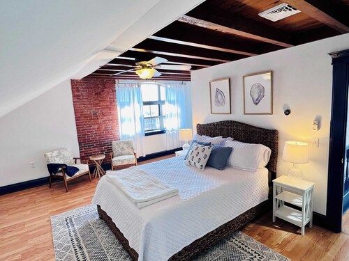 Historic 1849 Sea Cpt. Mansion; Weddings, Groups