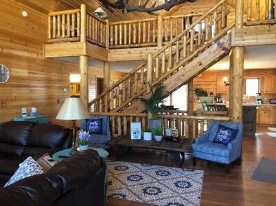 Huge Cabin near Castle Rock Lake - New Lisbon, WI