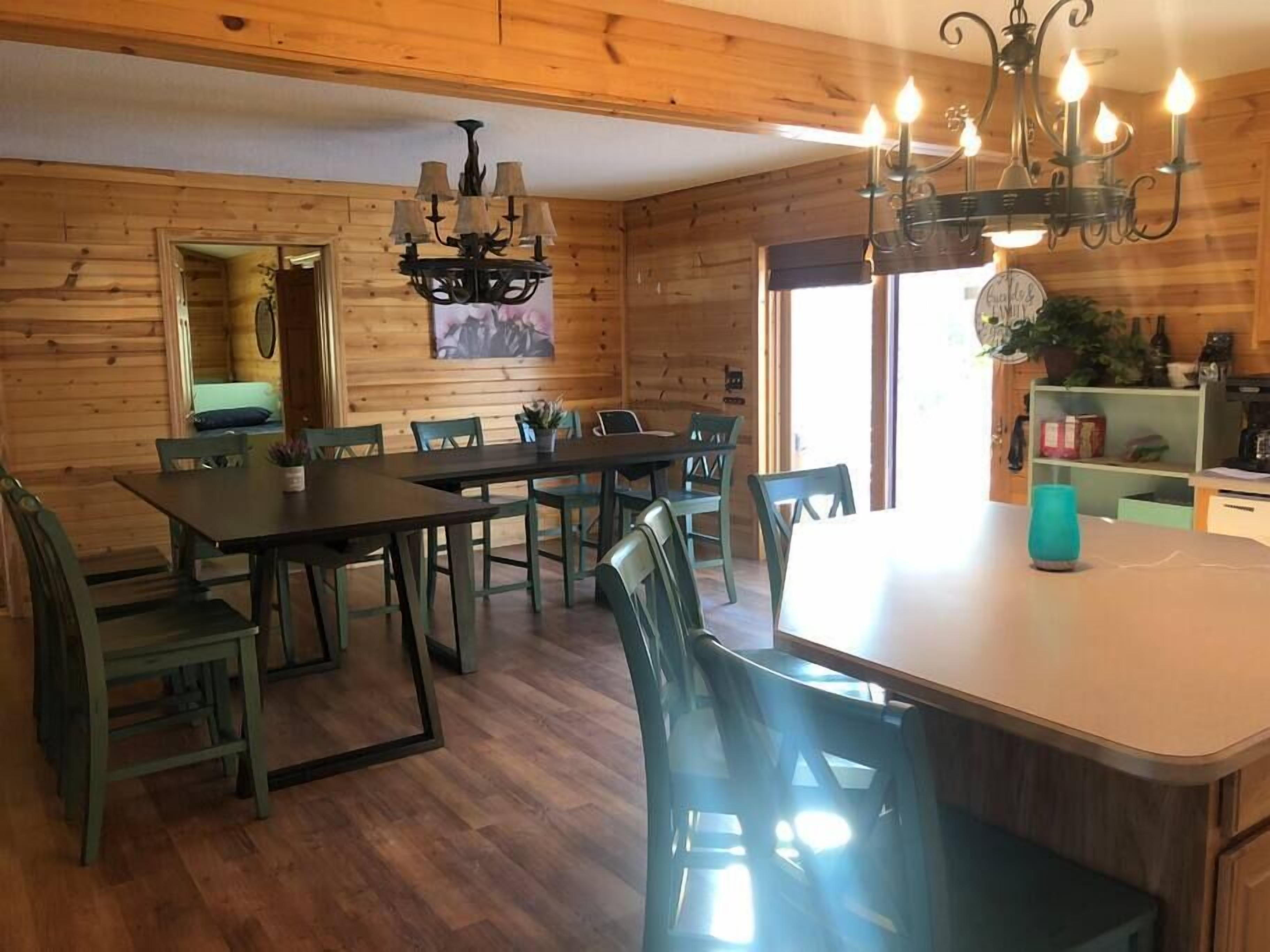 Huge Cabin near Castle Rock Lake - New Lisbon, WI