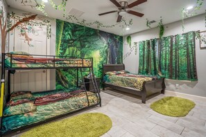 Luxury Townhome, 3 Bedrooms, Balcony | 3 bedrooms, iron/ironing board, free WiFi, bed sheets - The Vibe 3bd X 4b I Downtown l Med Center I NRG Stad l Free Parking (Houston)