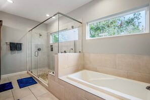 Luxury Townhome, 3 Bedrooms, Balcony - The Vibe 3bd X 4b I Downtown l Med Center I NRG Stad l Free Parking (Houston)