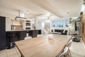 Interior - Rustic & Chic 2 Bedroom condo 5min to downtown (Westmount)