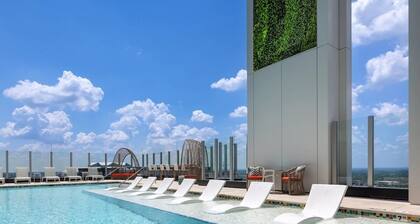 2BD/Atlanta - Downtown w/Rooftop Pool and Pool Bar!