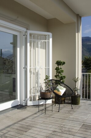 Terrace/patio - Donna Elena Rooms (Sant'Egidio del Monte Albino)