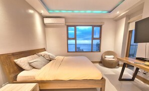 2 chambres, coffre-fort, bureau, fer et planche à repasser