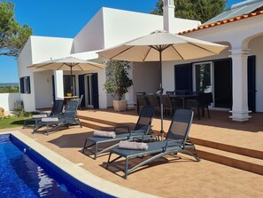 Outdoor dining - Royale en Luxe Familie Villa in de Groene Heuvels Colinas Verdes bij Lagos (Lagos)