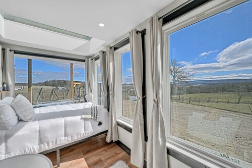 ‘Scenic Escapes’ Romantic Pine Grove Getaway!