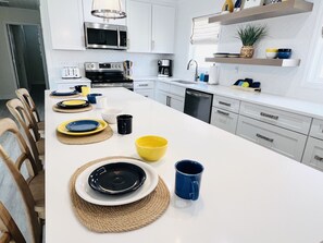 Fridge, microwave, oven, stovetop - Waterfront Soundside Cottage With Private Dock - Steps To The Beach! Sleeps 4. (North Topsail Beach)