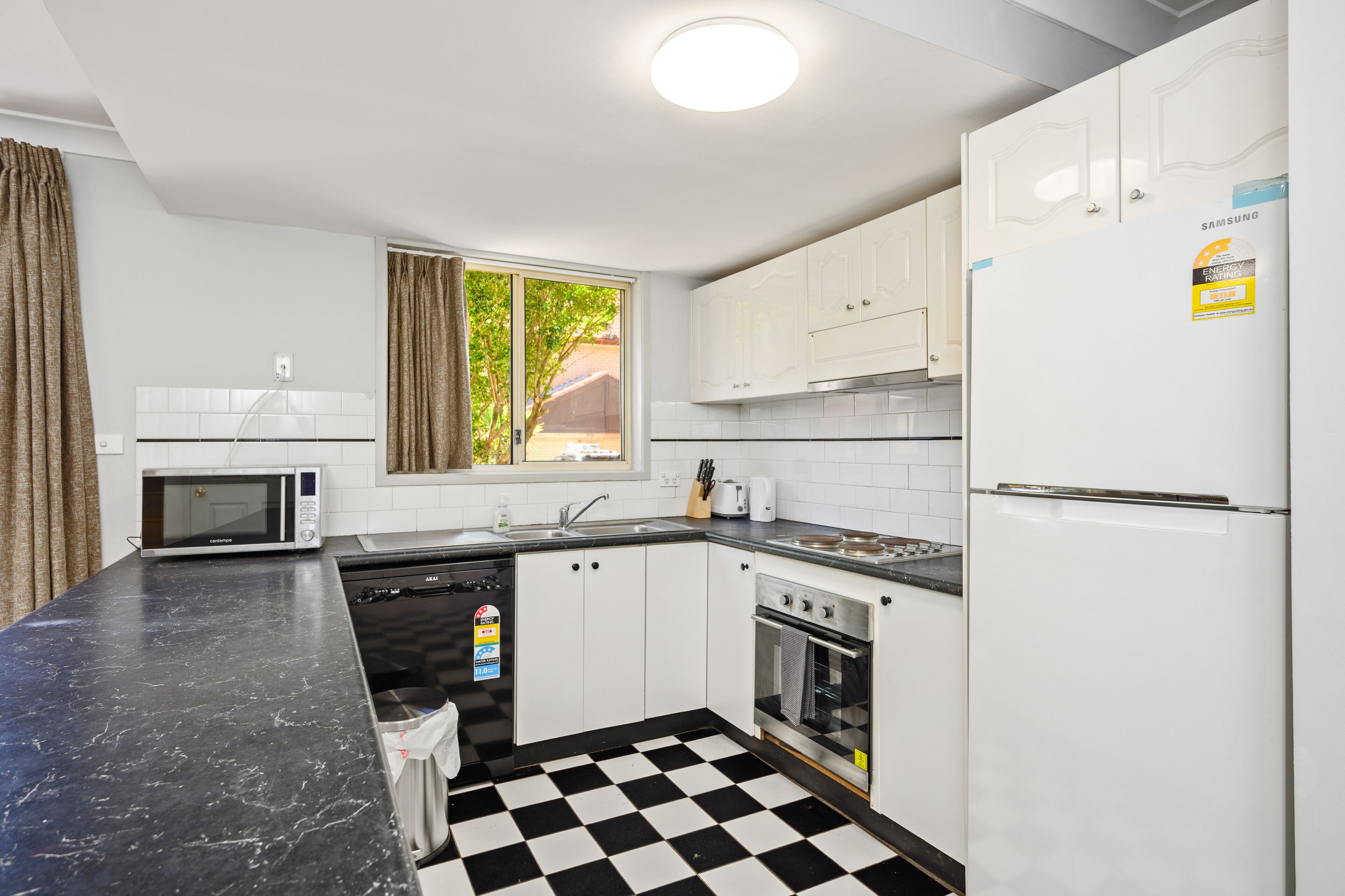 5 bed Townhouse near Macquarie Uni with WiFi&Free Parking
