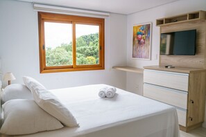 1 bedroom, iron/ironing board, free WiFi, bed sheets - LOCAR-IN GRAMADO- Solar da Encosta (Gramado)