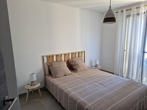 2 chambres, fer et planche à repasser, Wi-Fi, draps fournis