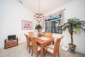 Dining - Villa Sunset with heated Pool and Privacy on the canal (Cape Coral)