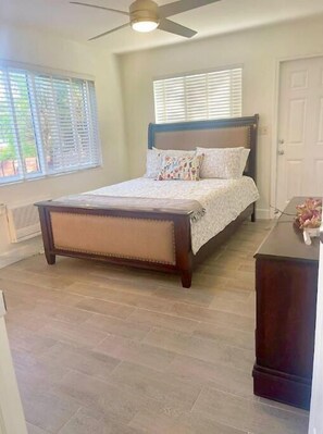 2 bedrooms, iron/ironing board, bed sheets