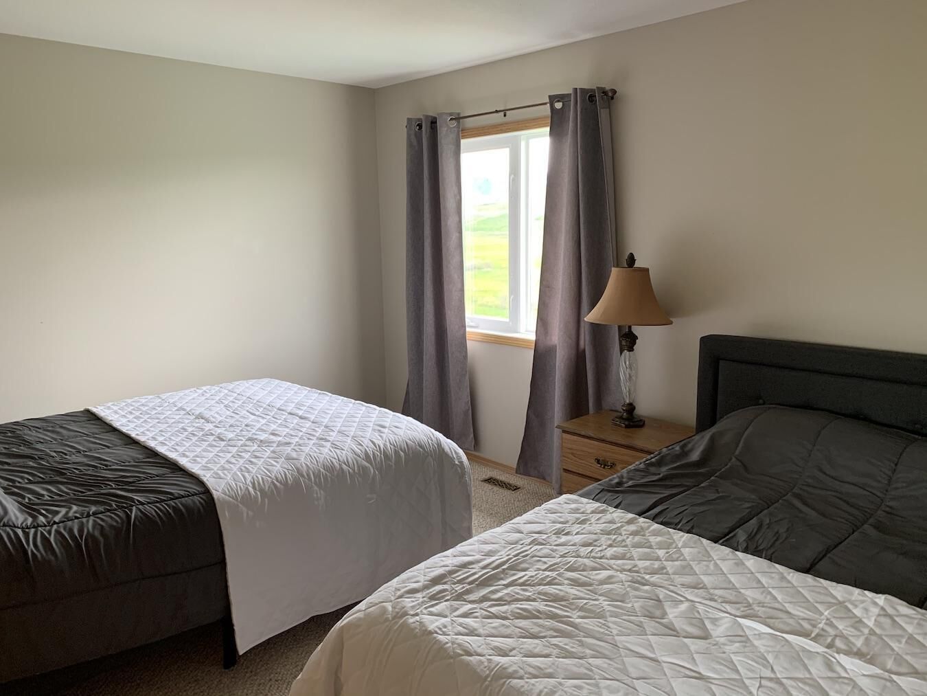 Sleeps 26- 5 mins from Waterton Entrance  WCV -A&C