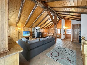 TV, fireplace - Chalet Le Basset - Family Chalet in the Swiss Alps (La Fouly)