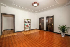 Lobby lounge - Lijiang Xieshengyuan Inn (Guilin)