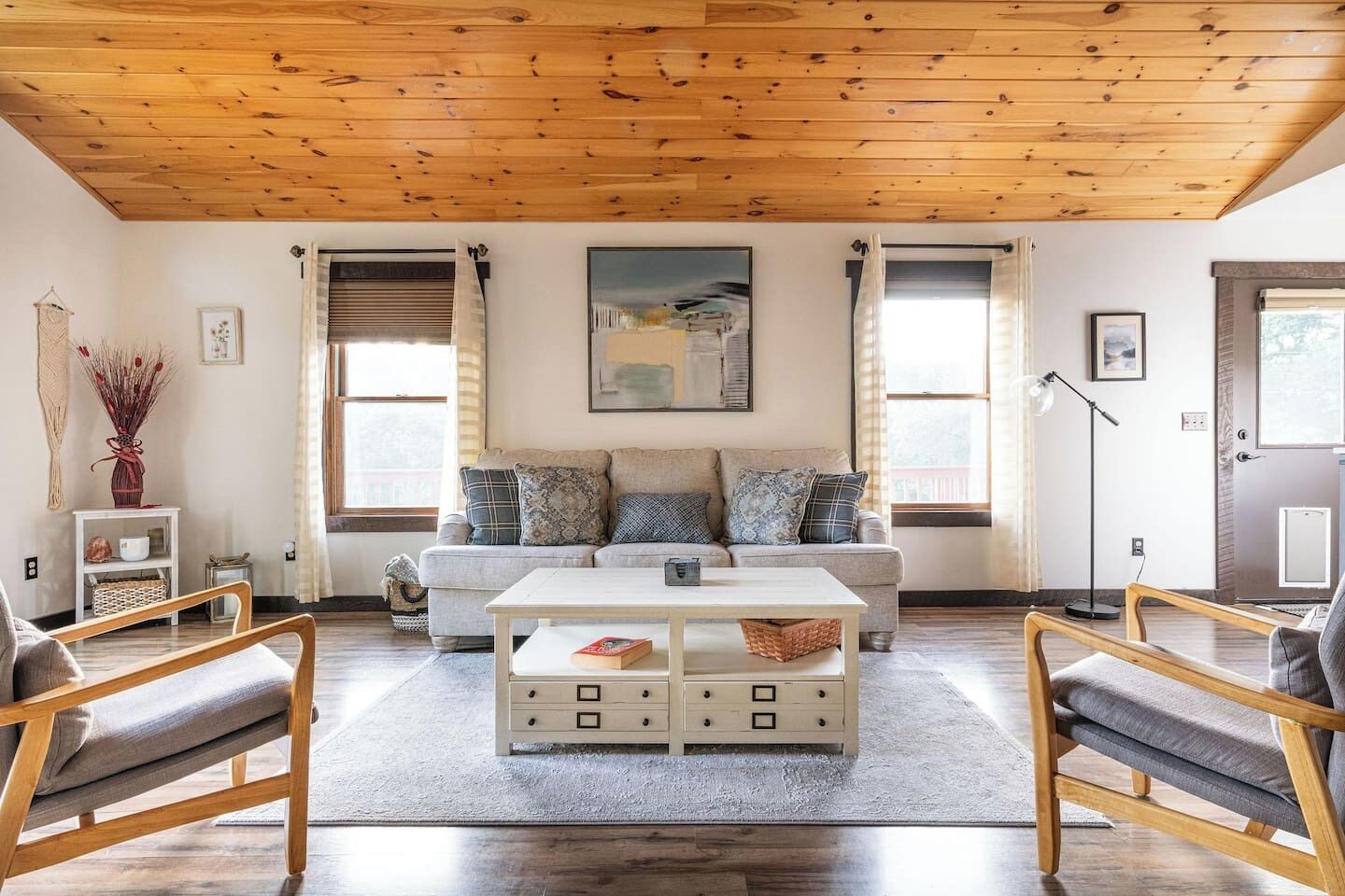 Chic 3BR Country Retreat