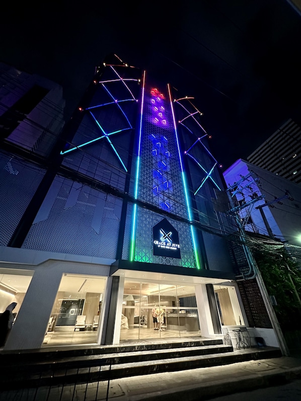 Exterior - Grace At Five by Grace Hotel Bangkok (Bangkok)