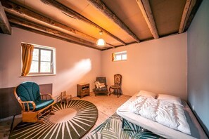 4 Schlafzimmer, Zimmersafe, Schreibtisch, Reisekinderbett