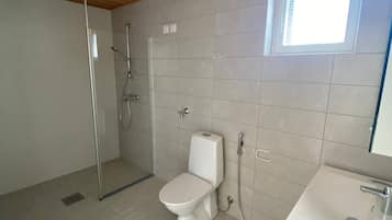 Doccia, asciugacapelli, bidet, asciugamani
