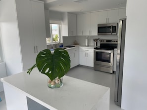 Frigorifero, microonde, forno, macchina per tè/caffè