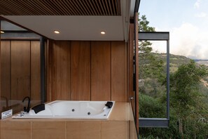 Private spa tub - Deluxe Volcán (Baños de Agua Santa)