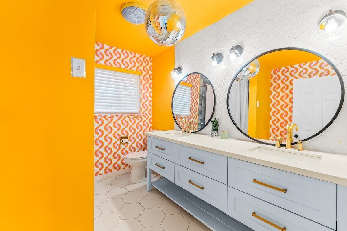 Funky Decor  Experience with Plenty Picture Perfect Moments