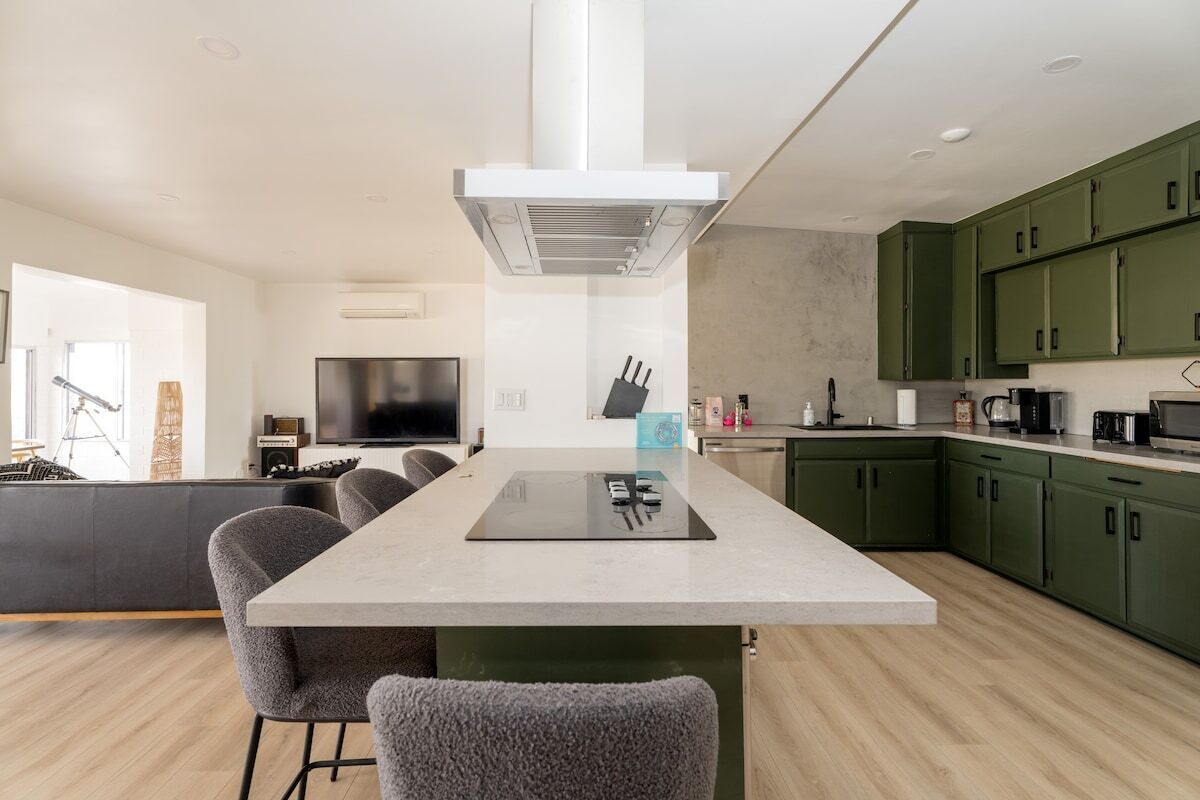 Cacti Gardens with Hot Tub, Telescope and Pool for your enjoyment!