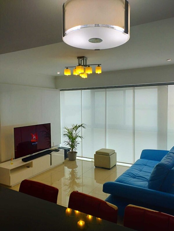 TV de tela plana 60 polegadas com canais a cabo, TV, Netflix