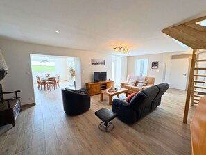 TV, fireplace, offices