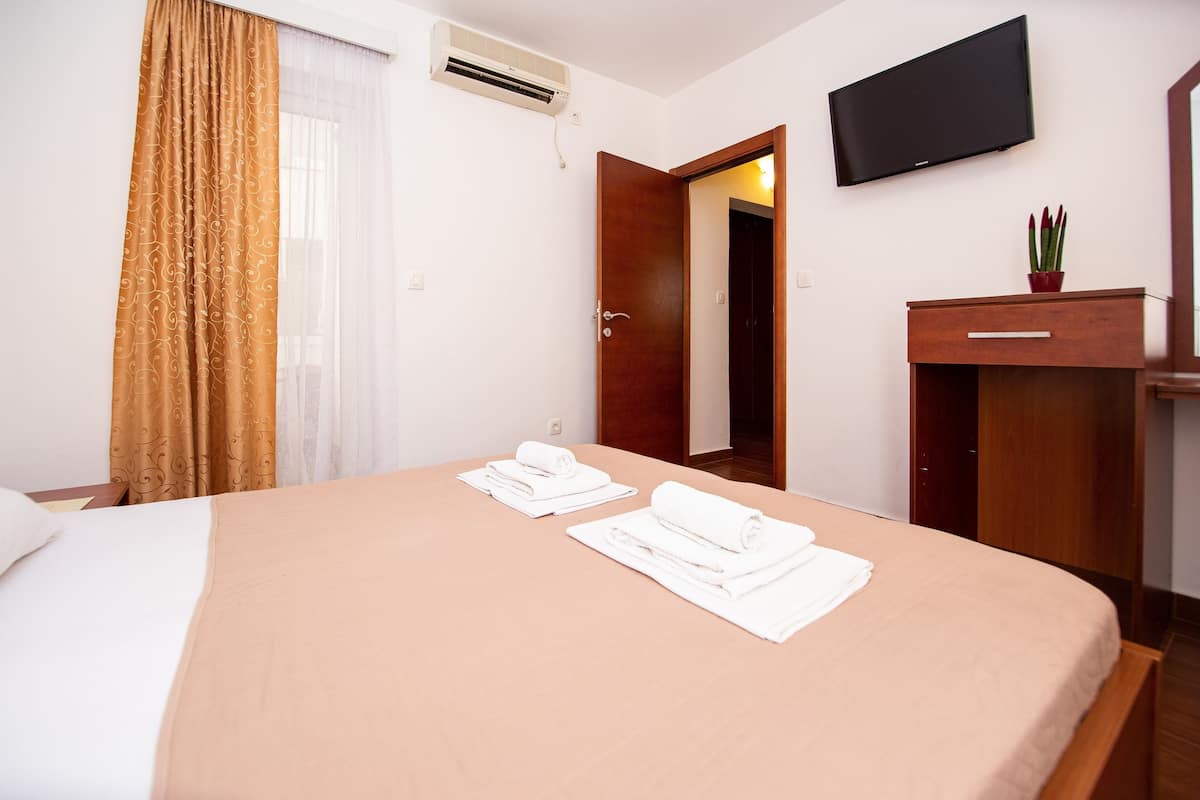 1 bedroom, in-room safe, free WiFi