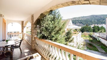 Standard Triple Room | Terrace/patio