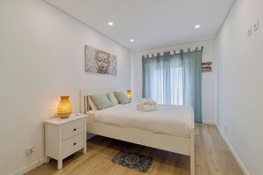 1 bedroom, desk, iron/ironing board, travel crib - Fonte Nova Nest (Sesimbra)