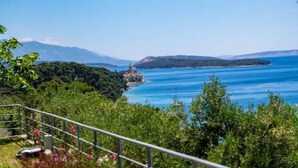 A coastal landscape with a clear view of the sea, a distant island, and a mountain range. - Villa Rab Hills with Swimming Pool (Rab)