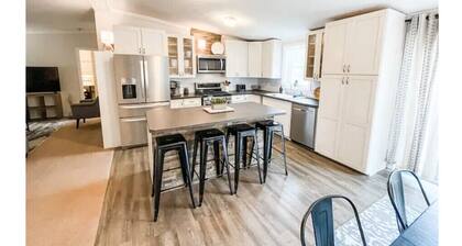 Wooded 3-bedroom cottage near PSU and State Parks