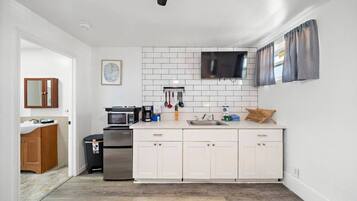 Fridge, microwave, stovetop, coffee/tea maker