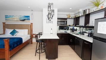 Refrigerador, microondas, parrilla de estufa y lavavajillas