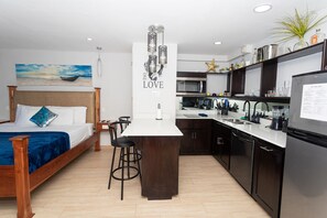 Refrigerador, microondas, parrilla de estufa y lavavajillas