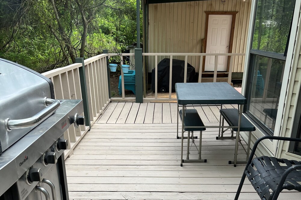 Enjoy the peace and serenity in the woods near wonderful Toledo Bend Reservoir